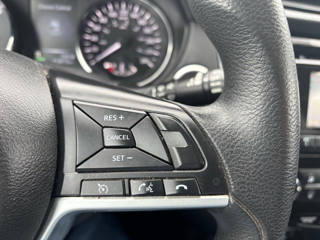 2017 Nissan Rogue SV, All Wheel Drive, Panoramic Sunroof, Alloys - Photo #14