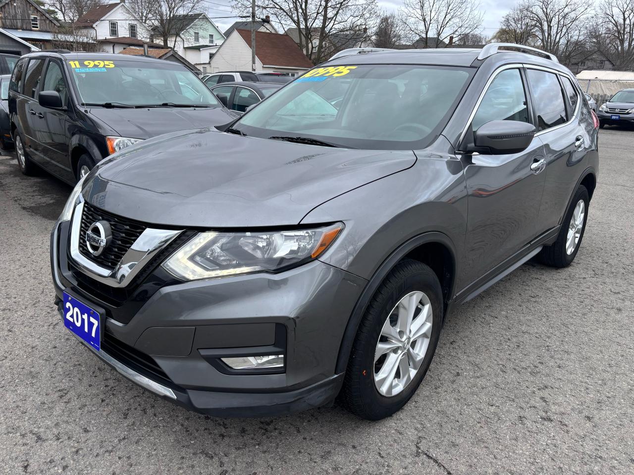 2017 Nissan Rogue SV, All Wheel Drive, Panoramic Sunroof, Alloys Photo2