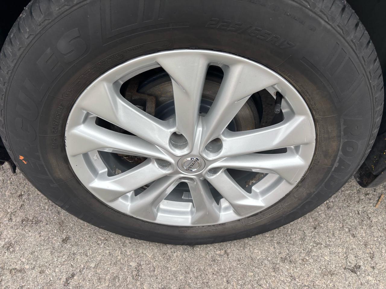 2017 Nissan Rogue SV, All Wheel Drive, Panoramic Sunroof, Alloys - Photo #25