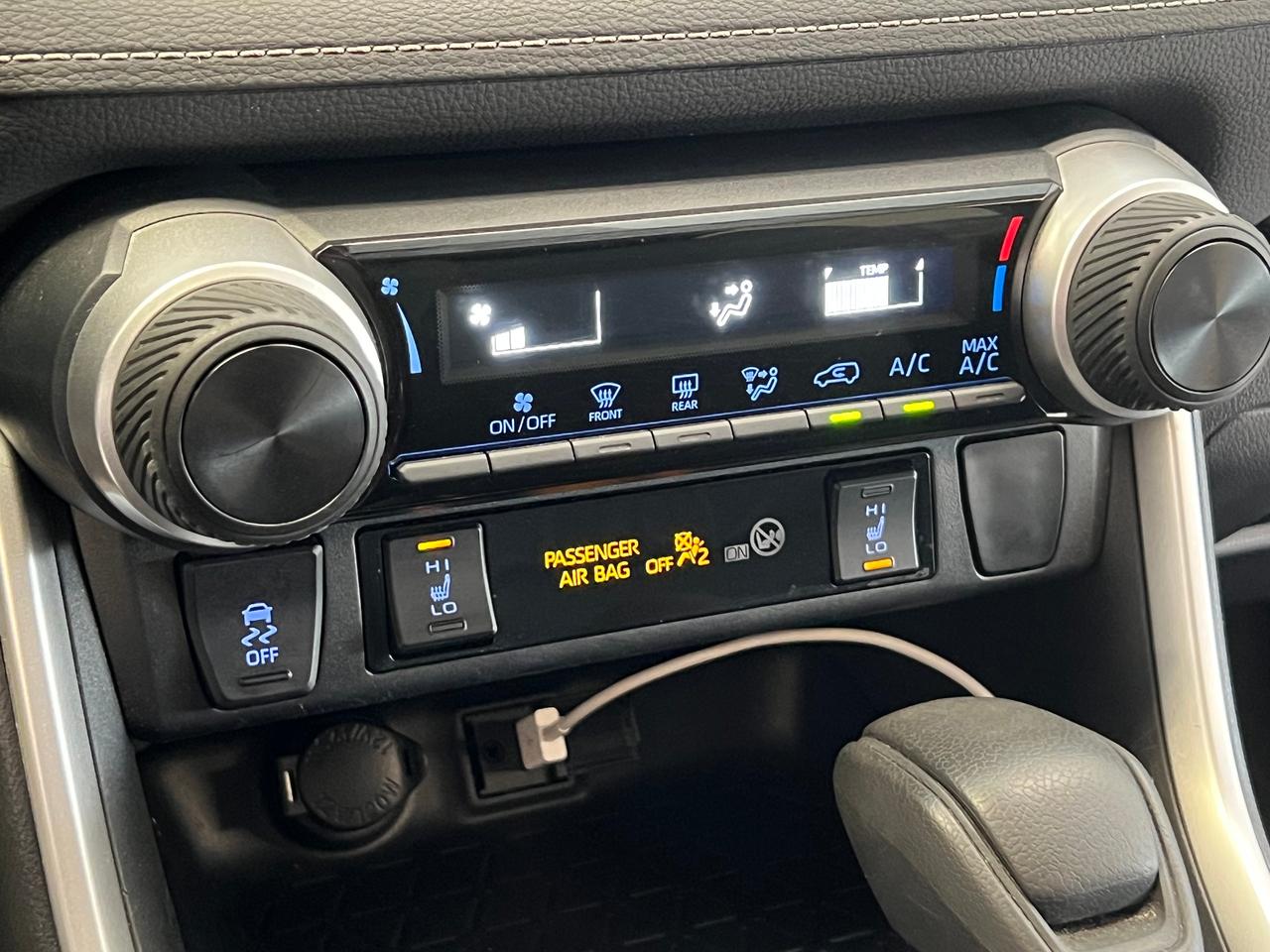 2020 Toyota RAV4 LE+Adaptive Cruise+Camera+CLEAN CARFAX Photo