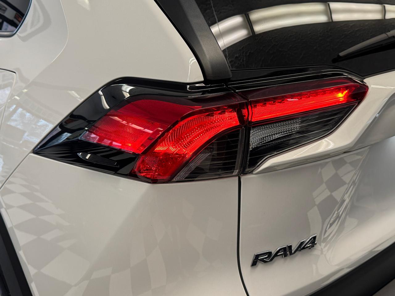2020 Toyota RAV4 LE+Adaptive Cruise+Camera+CLEAN CARFAX Photo
