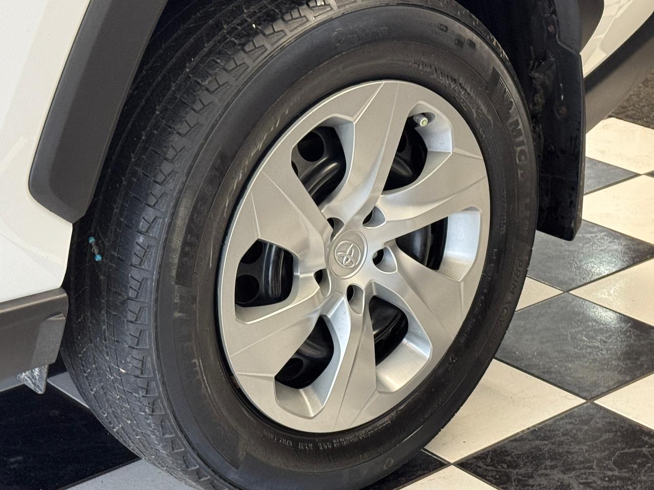 2020 Toyota RAV4 LE+Adaptive Cruise+Camera+CLEAN CARFAX Photo