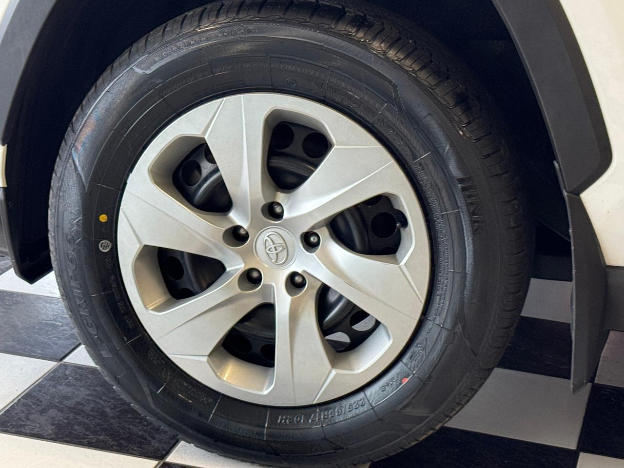 2020 Toyota RAV4 LE+Adaptive Cruise+Camera+CLEAN CARFAX Photo