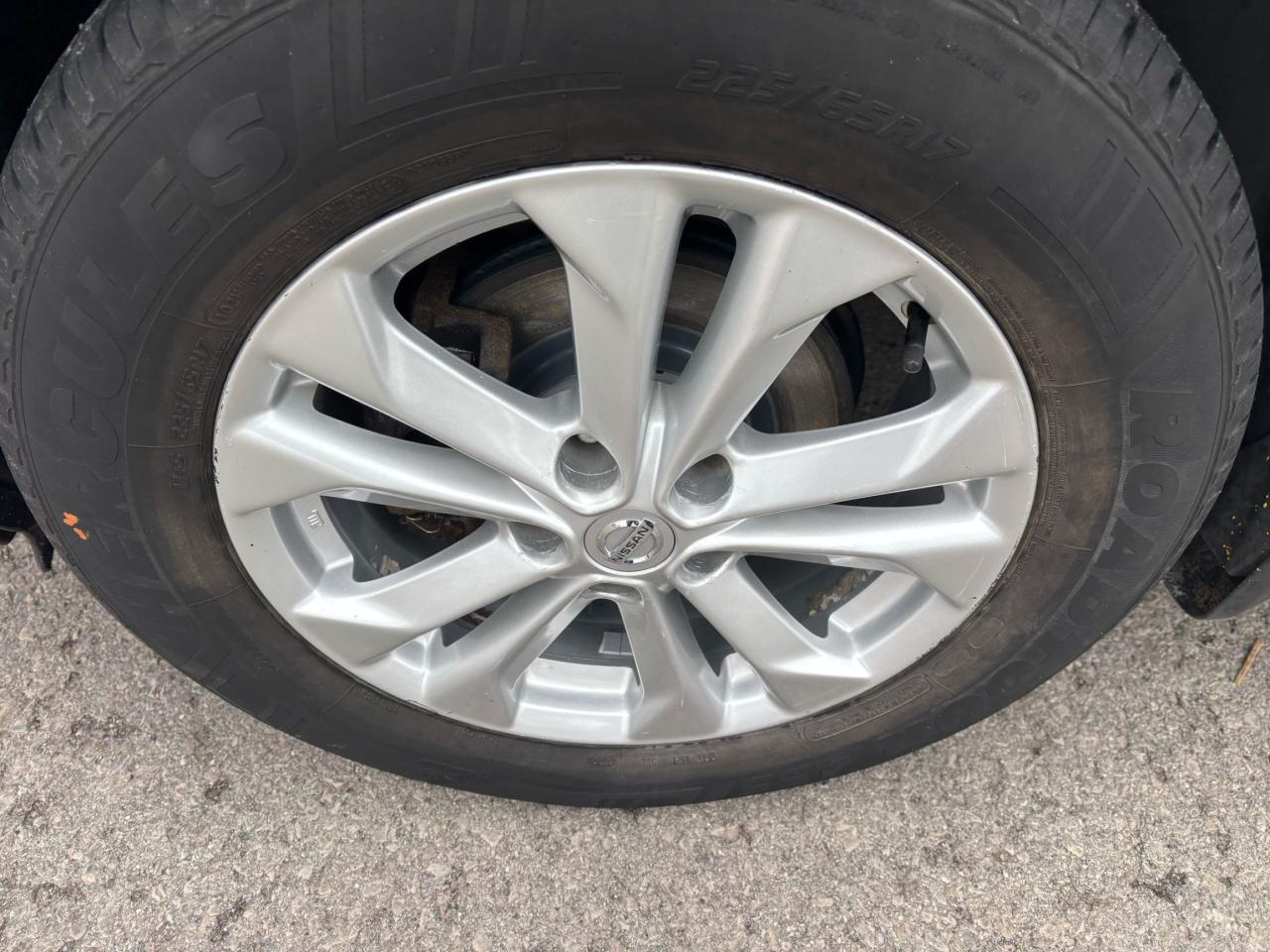 2017 Nissan Rogue SV, All Wheel Drive, Panoramic Sunroof, Alloys