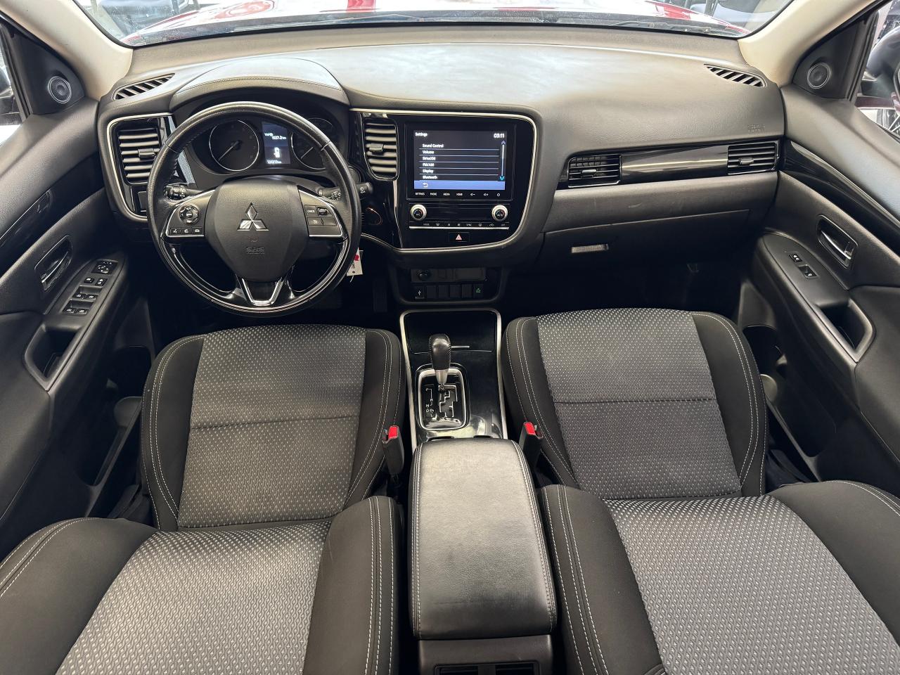 2020 Mitsubishi Outlander ES AWD+7 Passenger+ApplePlay+Camera+ACCIDENT FREE - Photo #2