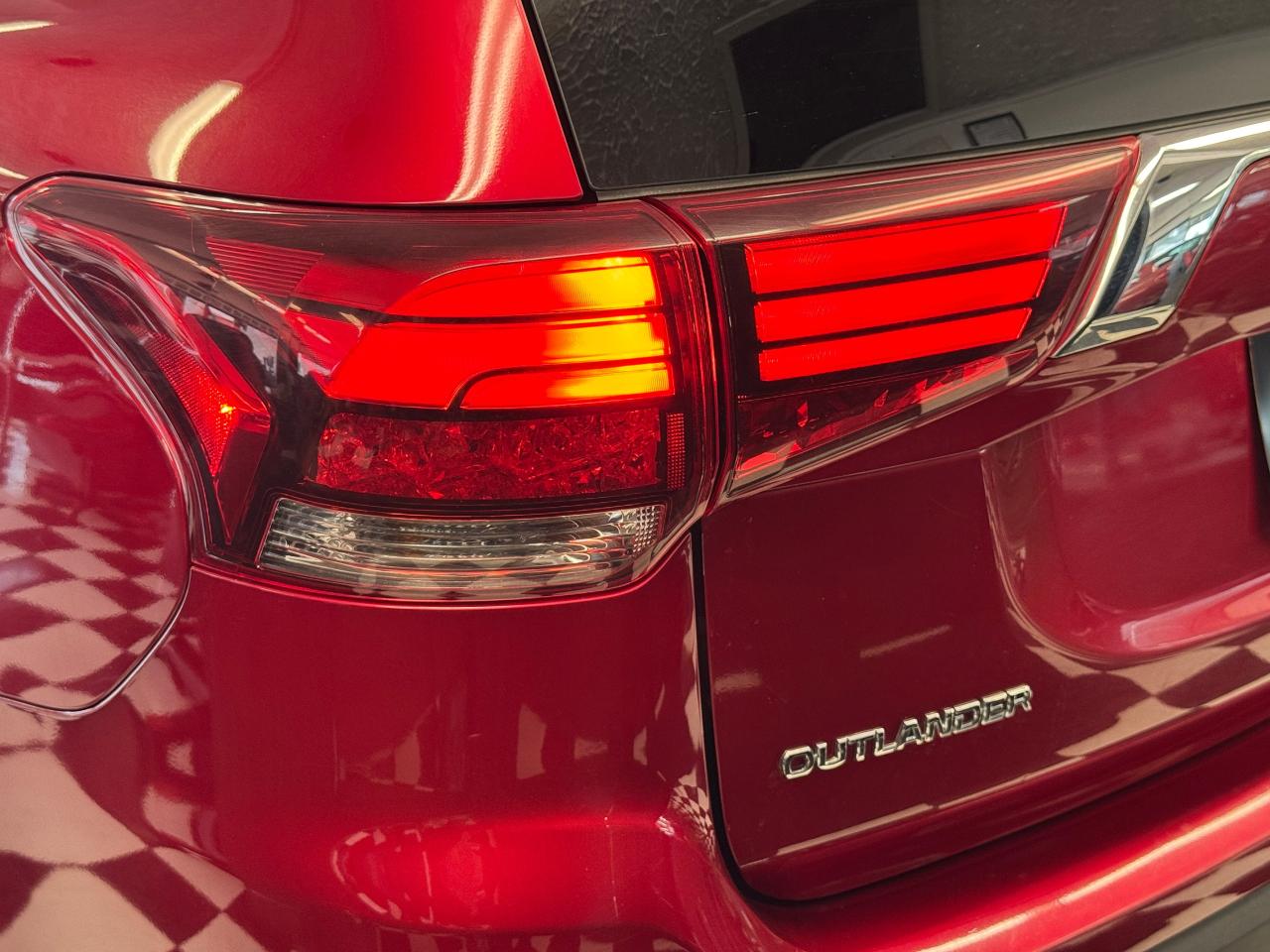 2020 Mitsubishi Outlander ES AWD+7 Passenger+ApplePlay+Camera+ACCIDENT FREE - Photo #56