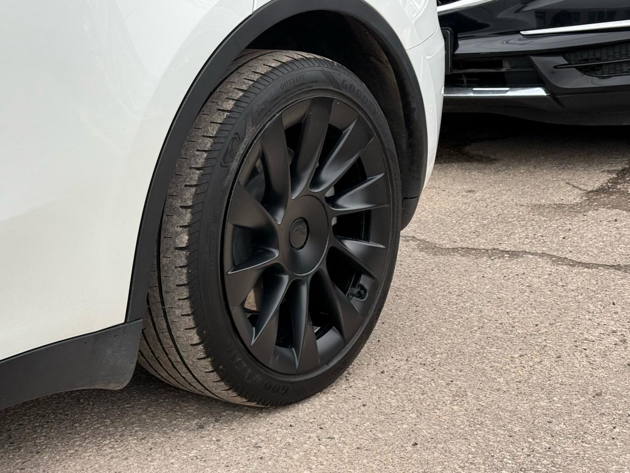 2021 Tesla Model Y LONG RANGE - Photo #16