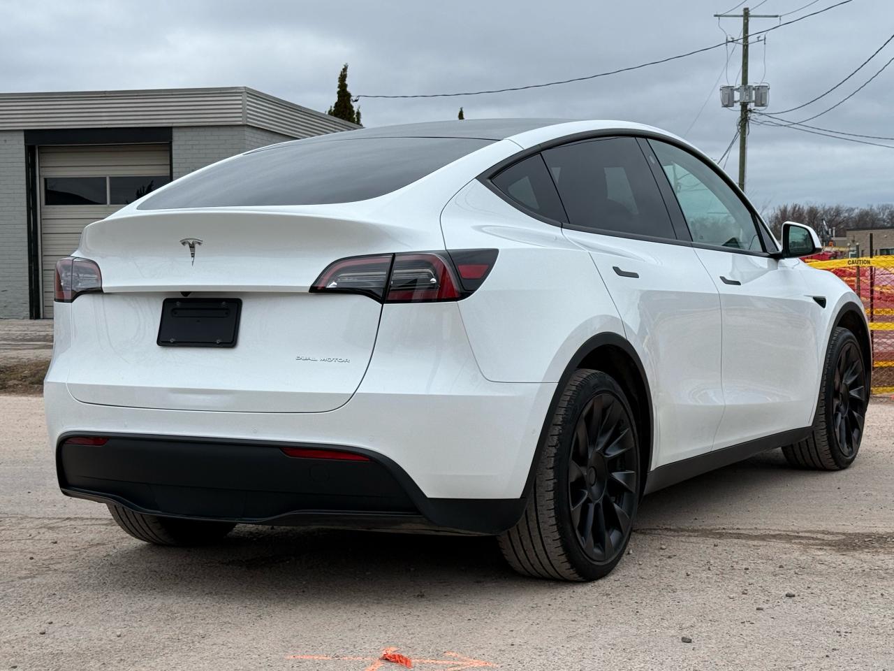 2021 Tesla Model Y LONG RANGE - Photo #3
