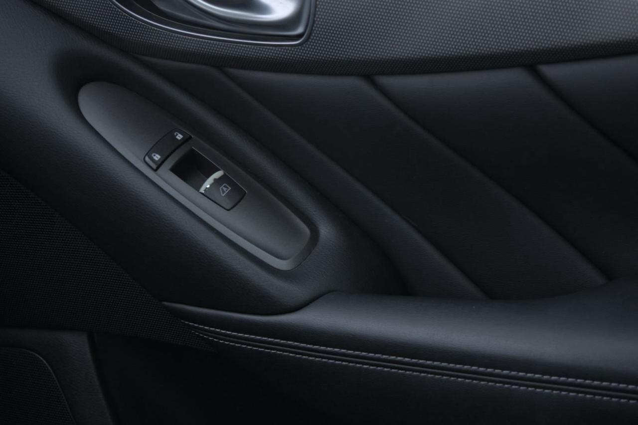 2015 Infiniti Q50 Base AWD - Photo #16