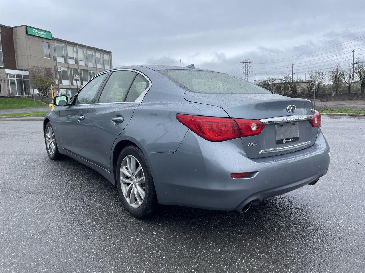 2015 Infiniti Q50 Base AWD - Photo #22