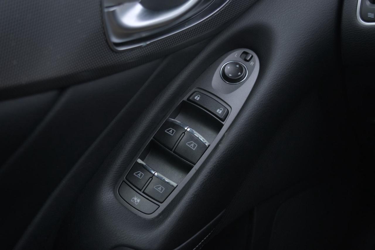 2015 Infiniti Q50 Base AWD - Photo #10