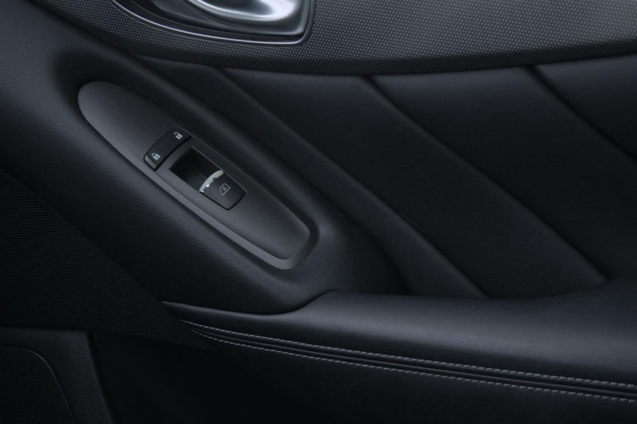 2015 Infiniti Q50 Base AWD - Photo #16