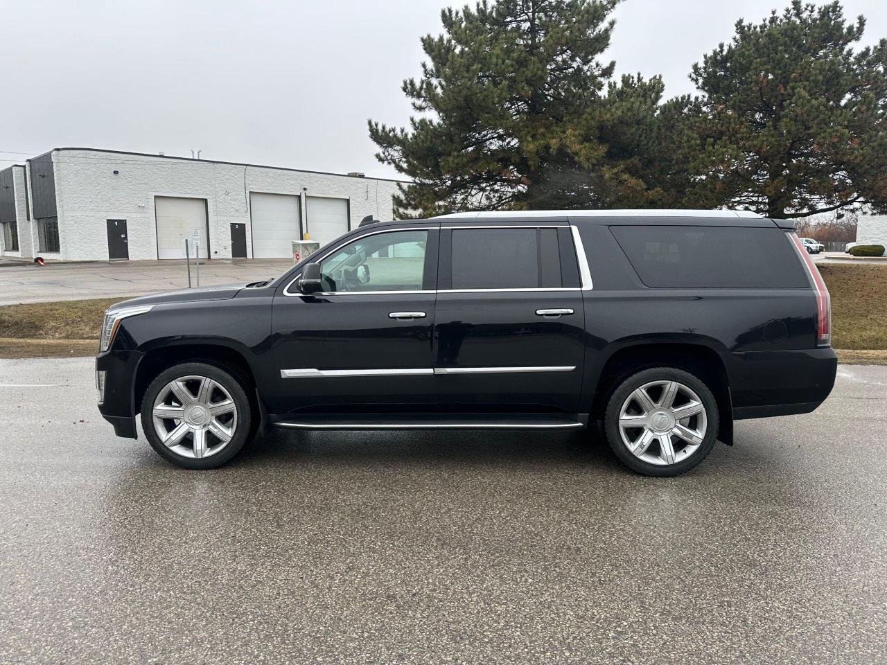 2017 Cadillac Escalade ESV EXTENDED - CLEAN CARFAX - 98KM - Photo #2