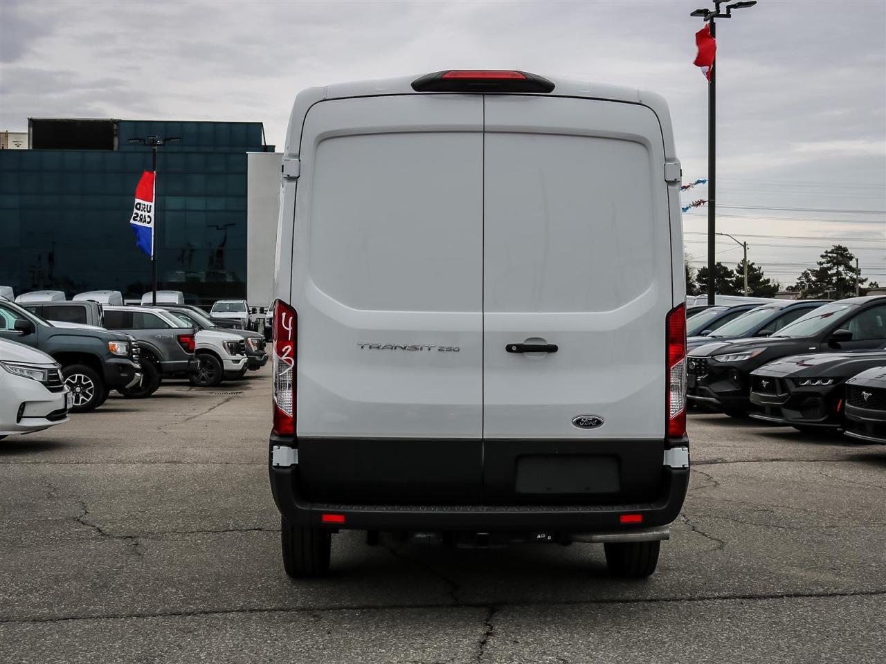 2025 Ford Transit 250  Photo4