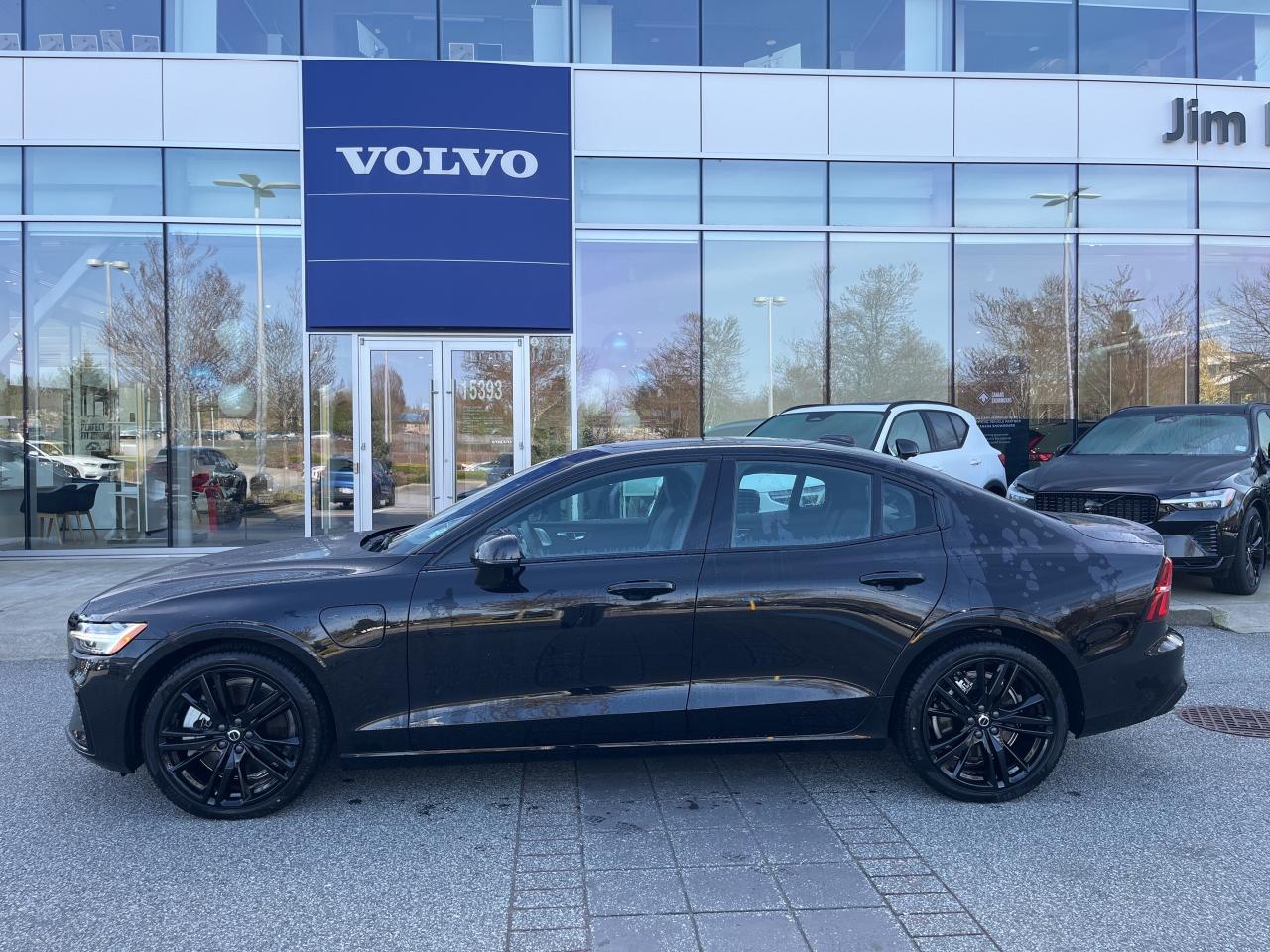 New 2025 Volvo S60 Plug-In Hybrid T8 AWD Ultra Black Edition for sale in Surrey, BC