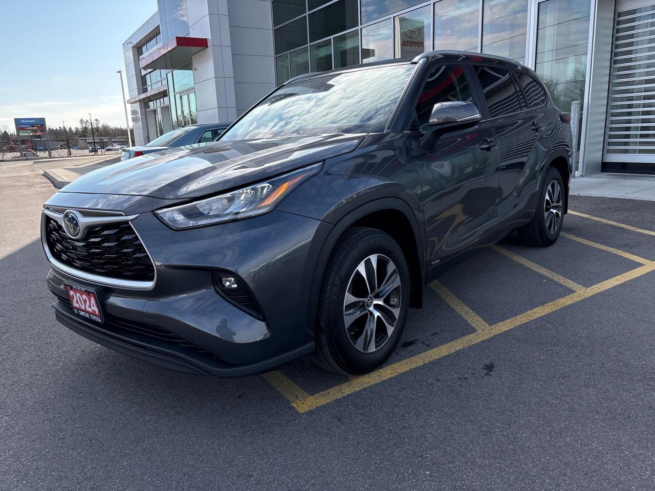 Used 2024 Toyota Highlander HYBRID XLE for sale in Simcoe, ON