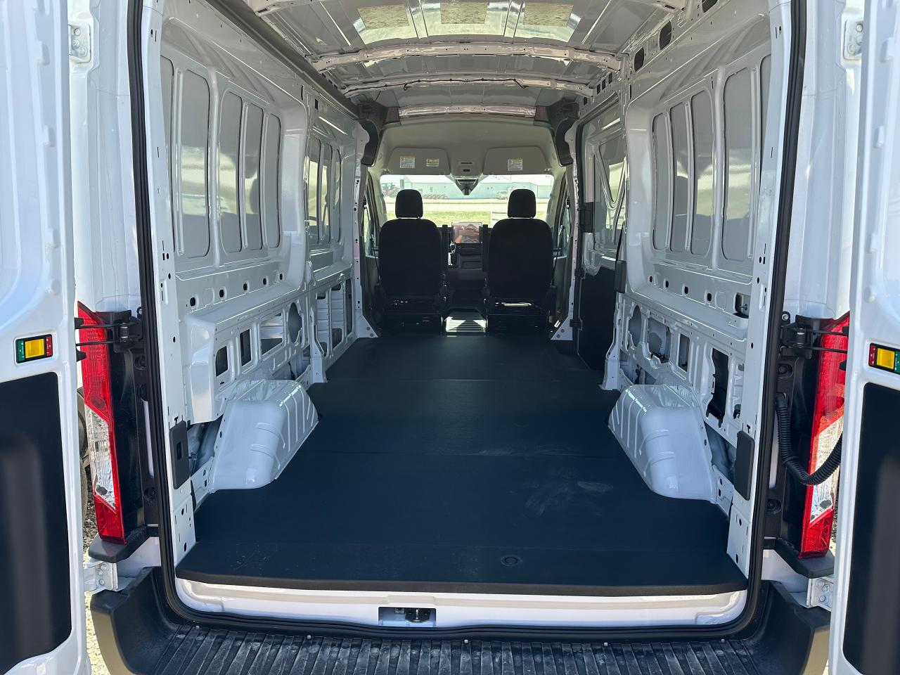2025 Ford Transit Cargo Van BASE T-250 148 Med Rf 9070 GVWR RWD 101A Photo4