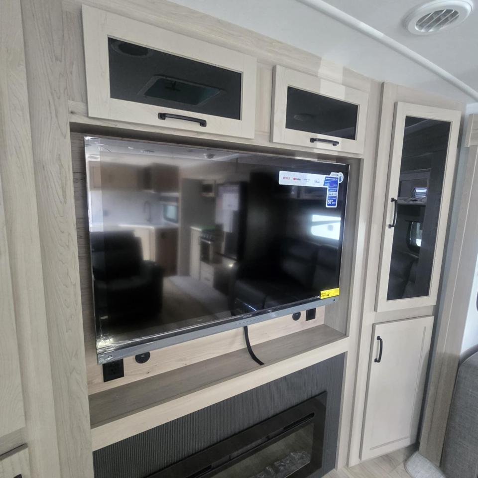 2025 Rockwood RLT2908RL-W LITE WEIGHT Photo5