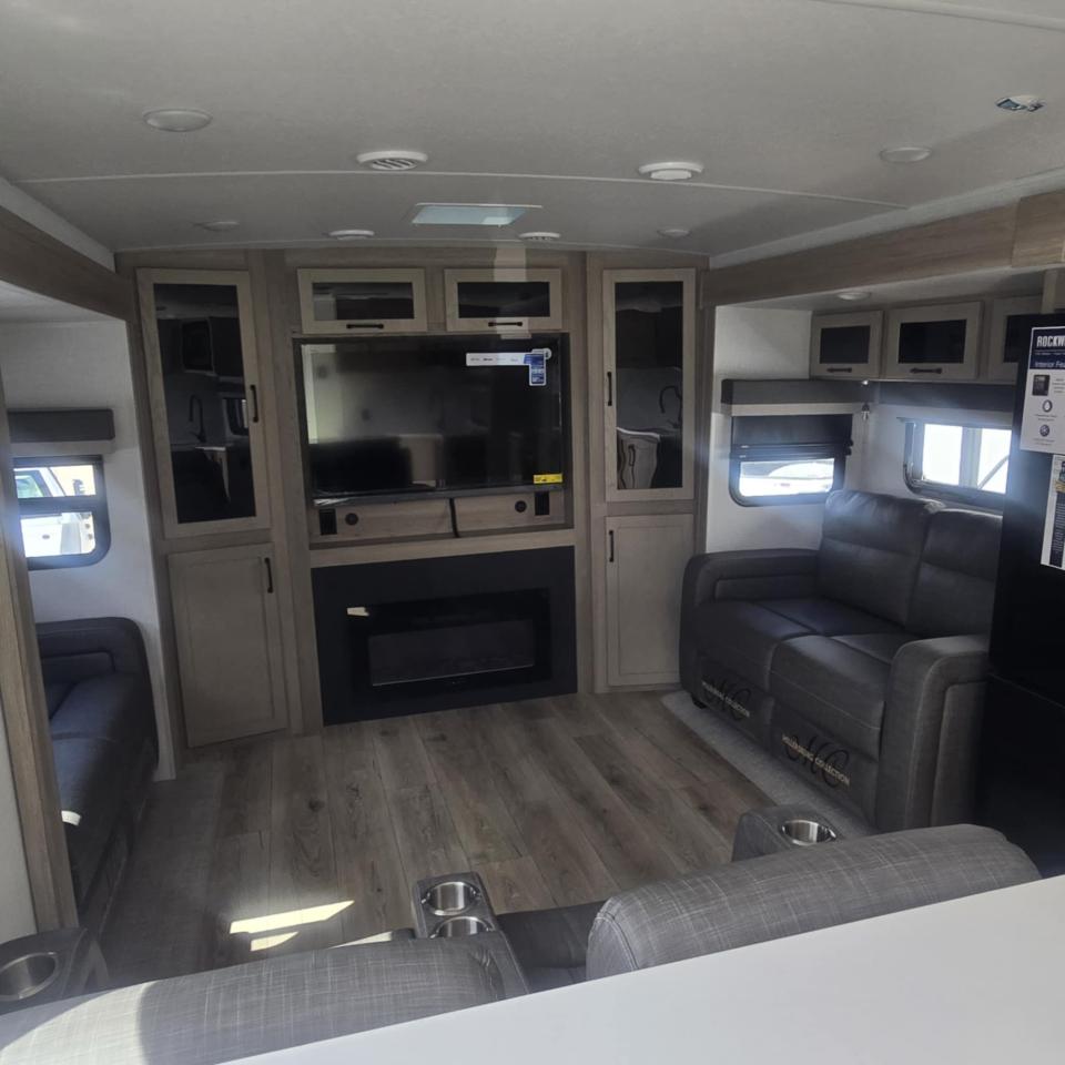 2025 Rockwood RLT2908RL-W LITE WEIGHT Photo5