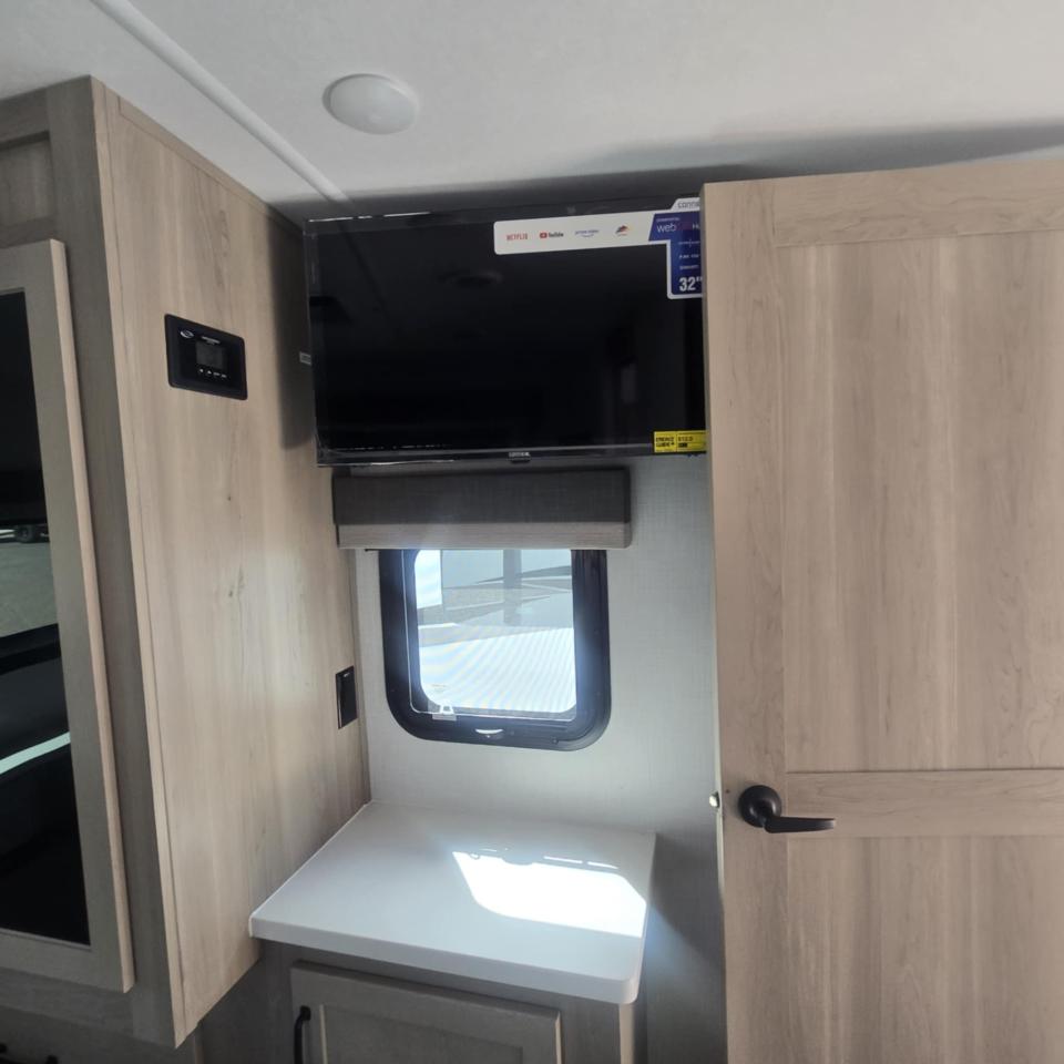 2025 Rockwood RLT2908RL-W LITE WEIGHT Photo5