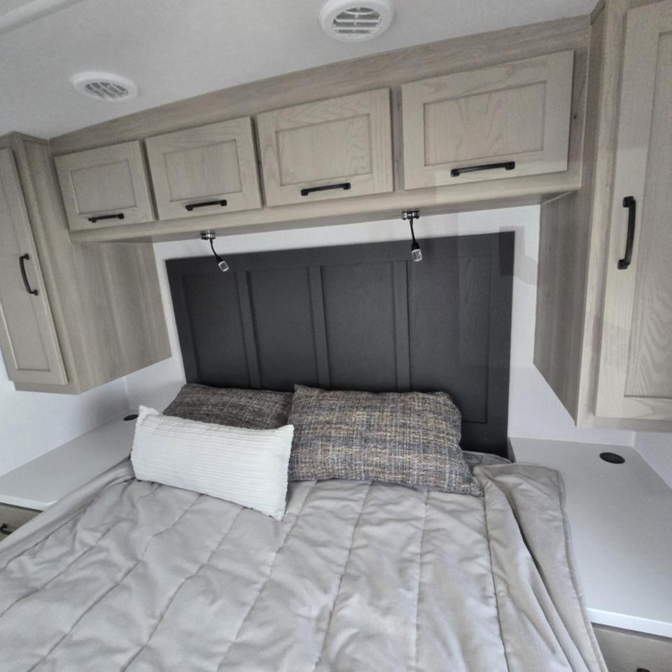 2025 Rockwood RLT2506FK-W LITE WEIGHT Photo5