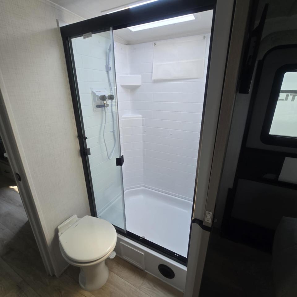 2025 Rockwood RLT2506FK-W LITE WEIGHT Photo5