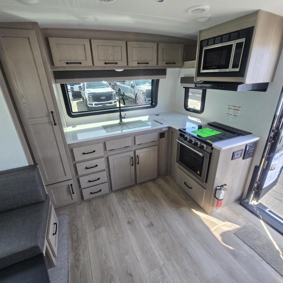 2025 Rockwood RLT2506FK-W LITE WEIGHT Photo3