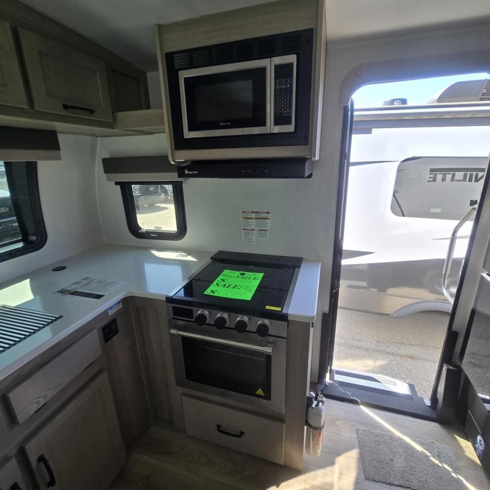 2025 Rockwood RLT2506FK-W LITE WEIGHT Photo4