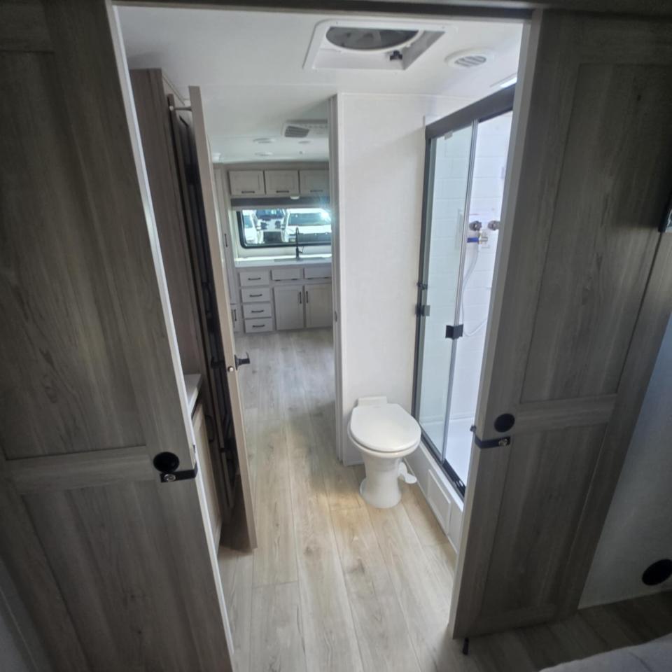 2025 Rockwood RLT2506FK-W LITE WEIGHT Photo5