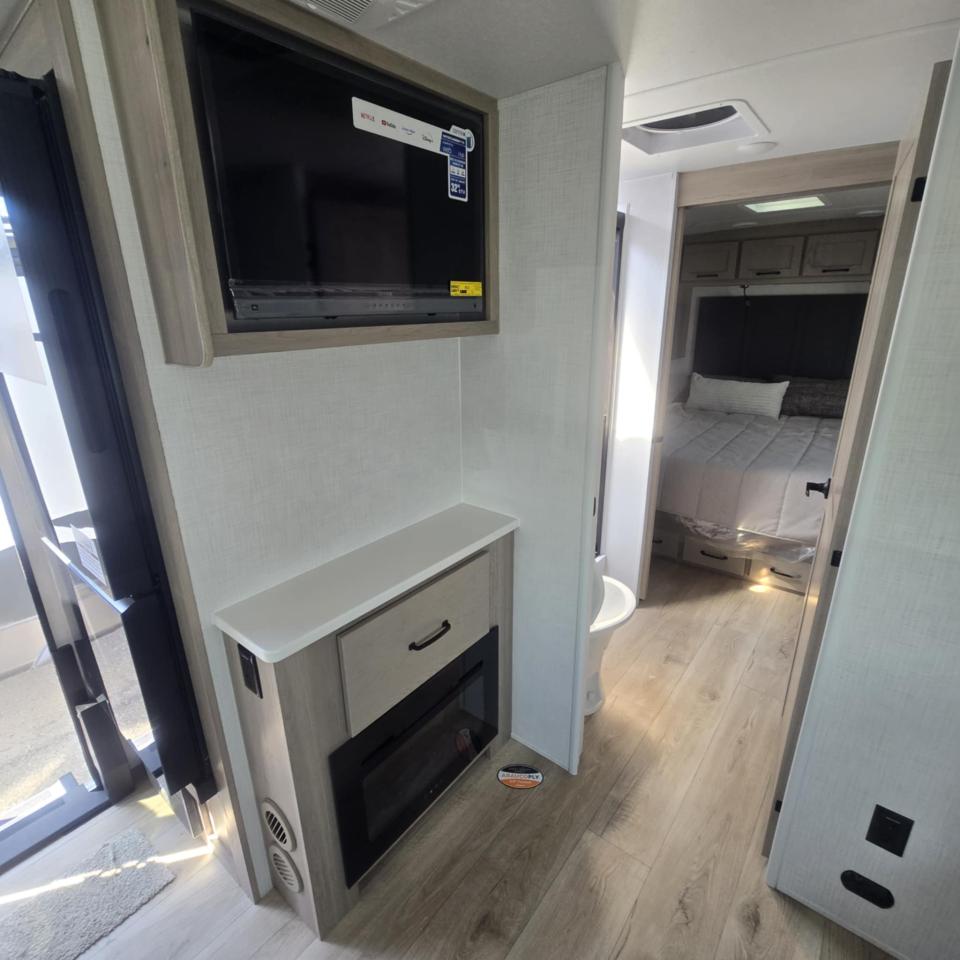 2025 Rockwood RLT2506FK-W LITE WEIGHT Photo5
