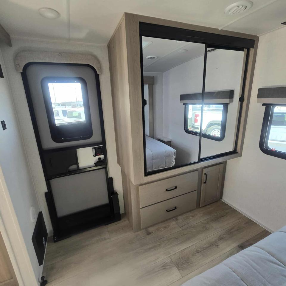 2025 Rockwood RLT2516S-W LITE WEIGHT Photo2