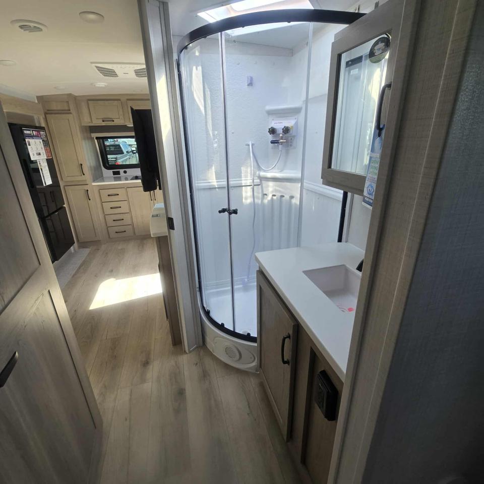 2025 Rockwood RLT2516S-W LITE WEIGHT Photo3