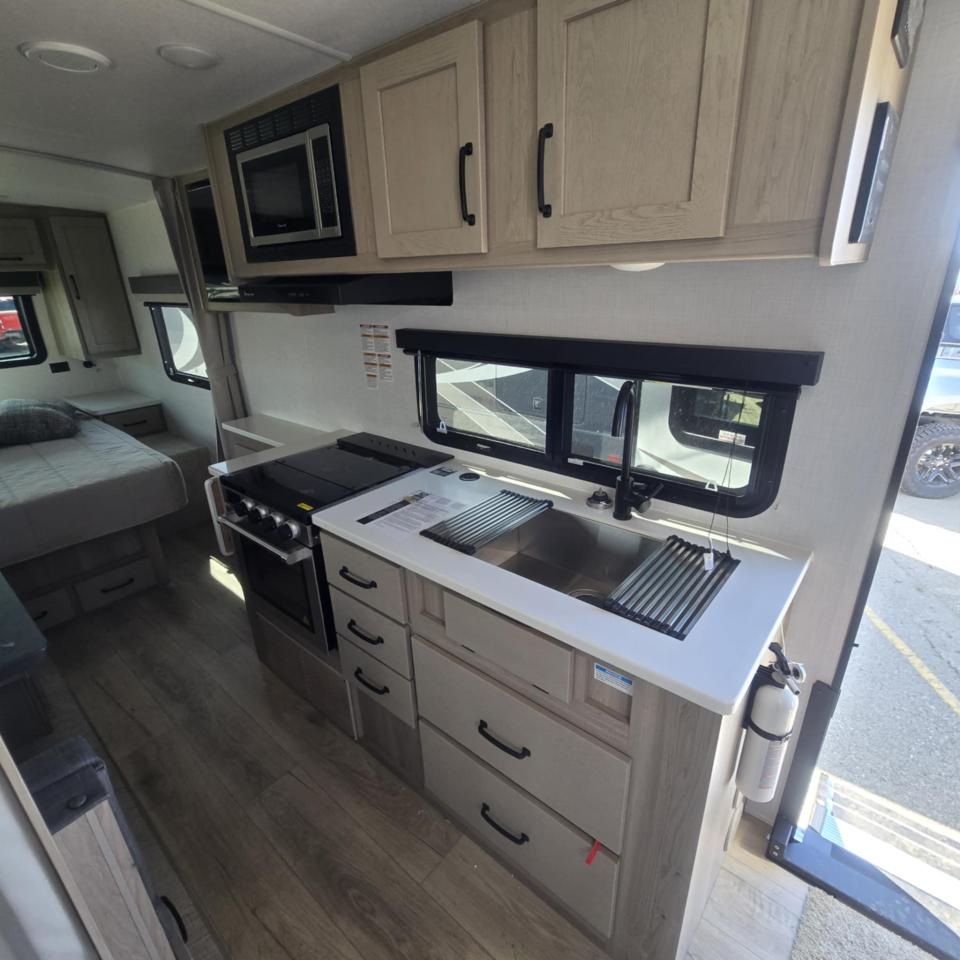 2025 Rockwood RLT2205S-W LITE WEIGHT Photo5