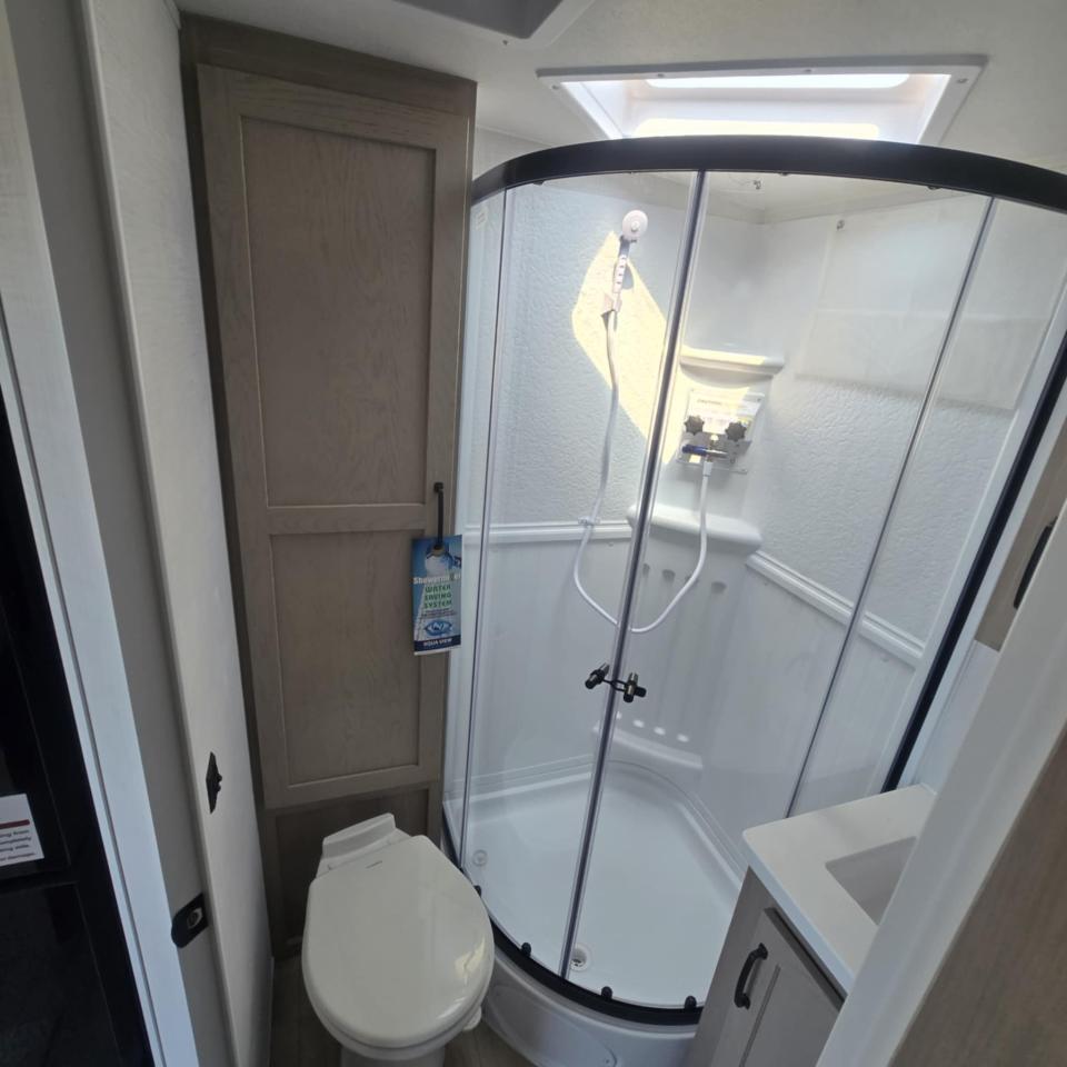 2025 Rockwood RLT2205S-W LITE WEIGHT Photo5