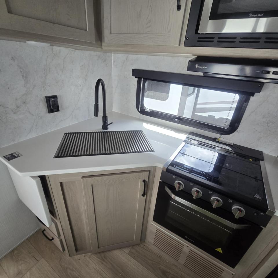 2025 Rockwood RLT2706BH-W LITE WEIGHT Photo5