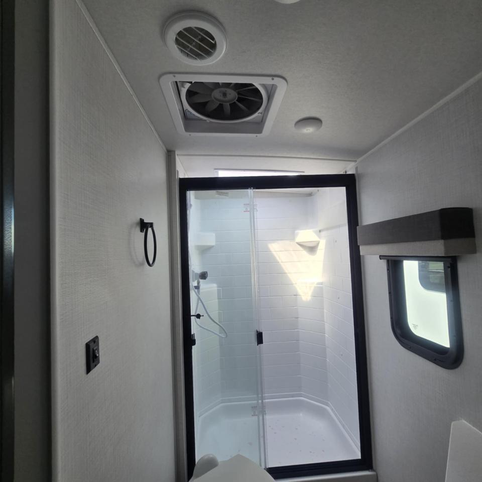 2025 Rockwood RLT2706BH-W LITE WEIGHT Photo5