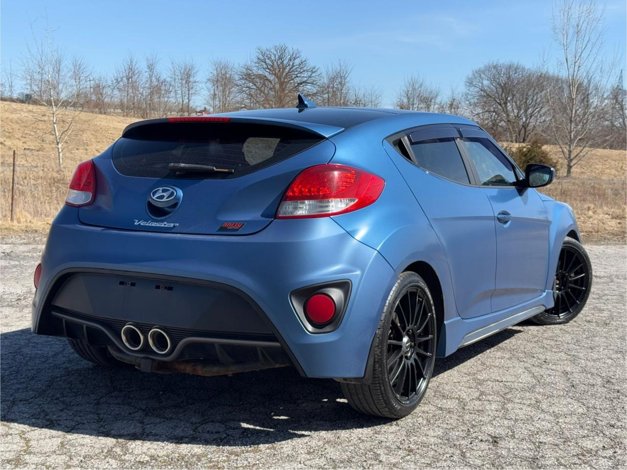 2016 Hyundai Veloster RALLY EDITION | TURBO | 6 SPEED | CLEAN CARFAX | Photo3