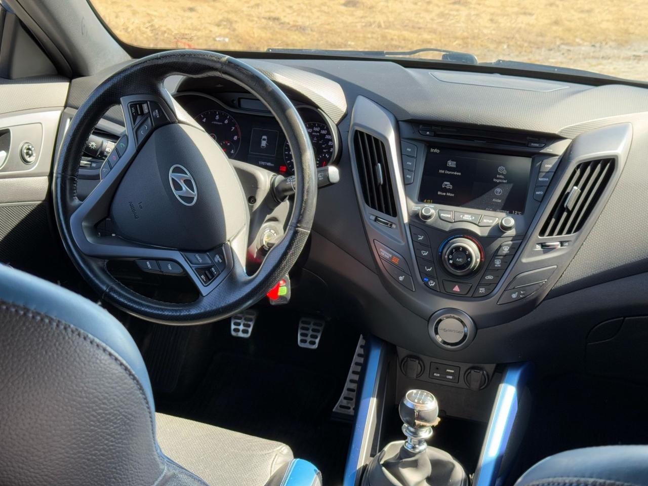 2016 Hyundai Veloster RALLY EDITION | TURBO | 6 SPEED | CLEAN CARFAX | Photo14