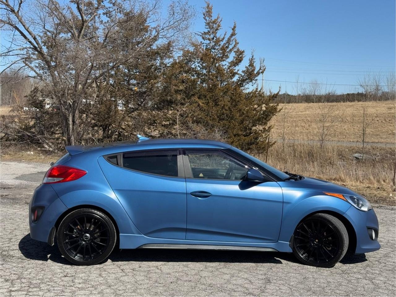 2016 Hyundai Veloster RALLY EDITION | TURBO | 6 SPEED | CLEAN CARFAX | Photo26