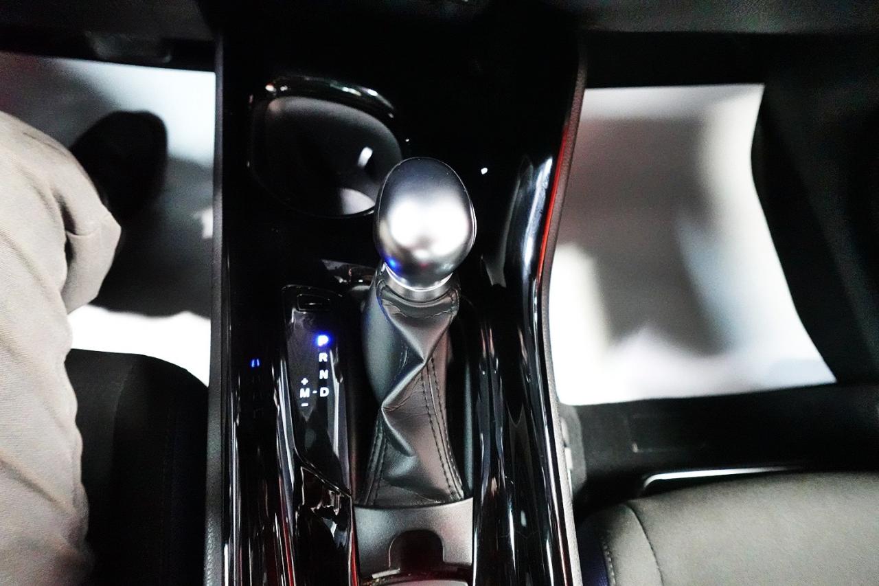 2020 Toyota C-HR DEALER MAINTAIN,NO ACCIDENT ,XLE MODEL - Photo #23
