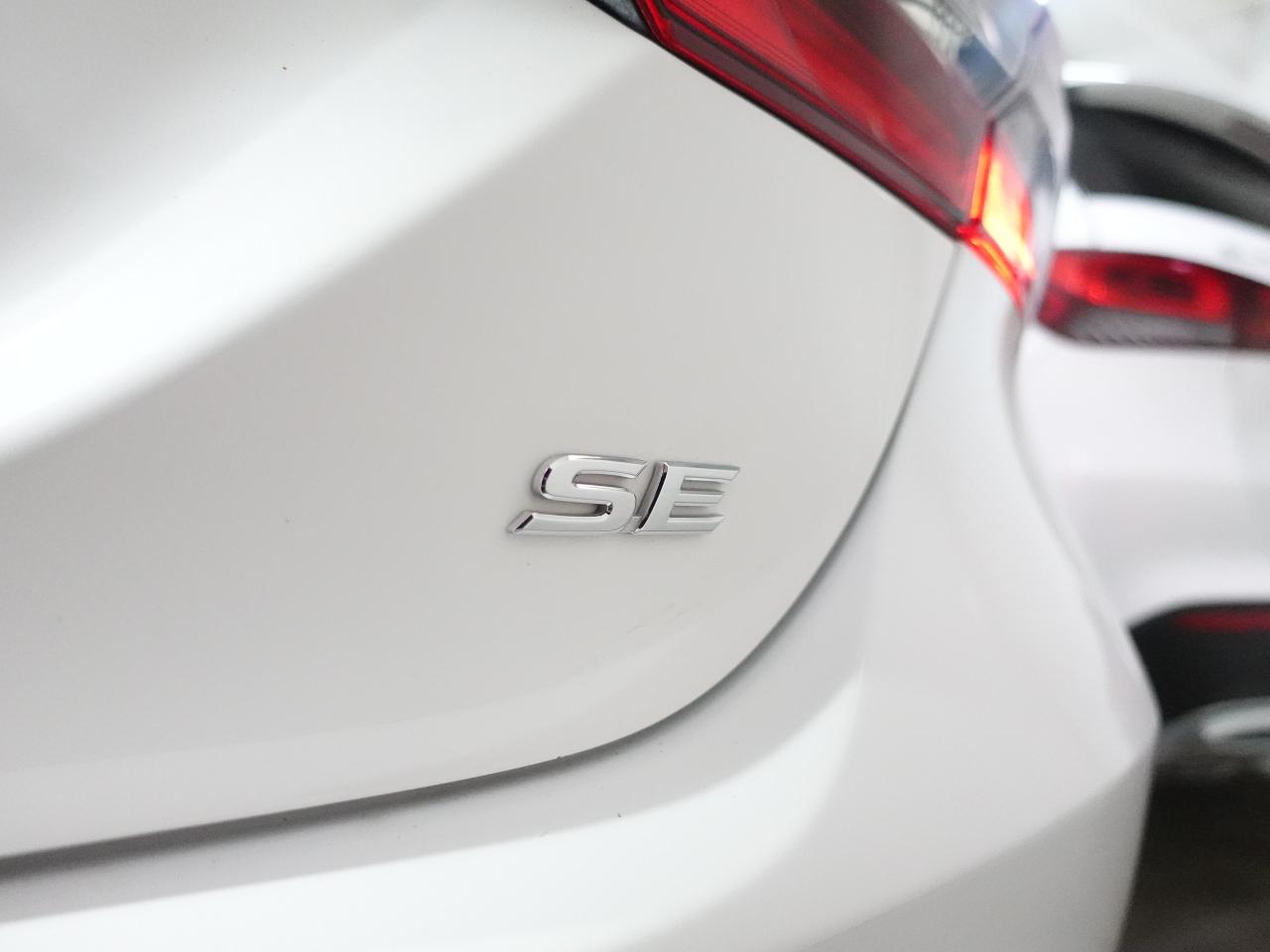 2022 Toyota Camry SE | Leather | LaneDep | Heated Seats | CarPlay