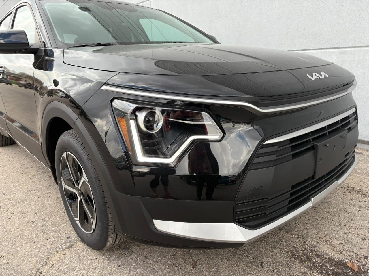 2025 Kia NIRO PLUG-IN Hybrid LX Photo2