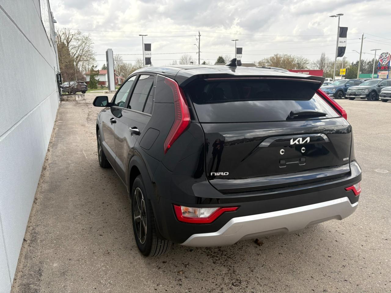 2025 Kia NIRO PLUG-IN Hybrid LX Photo