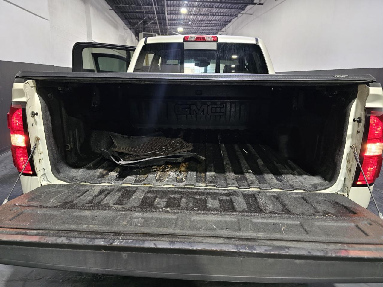 2015 GMC Sierra 1500 4WD CREW CAB 143.5" SLT - Photo #20