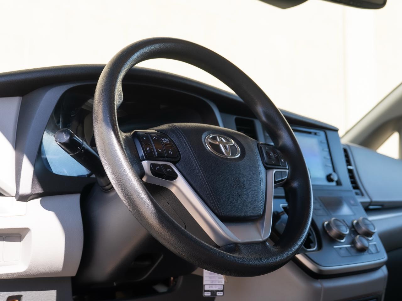 2020 Toyota Sienna LE - Photo #12