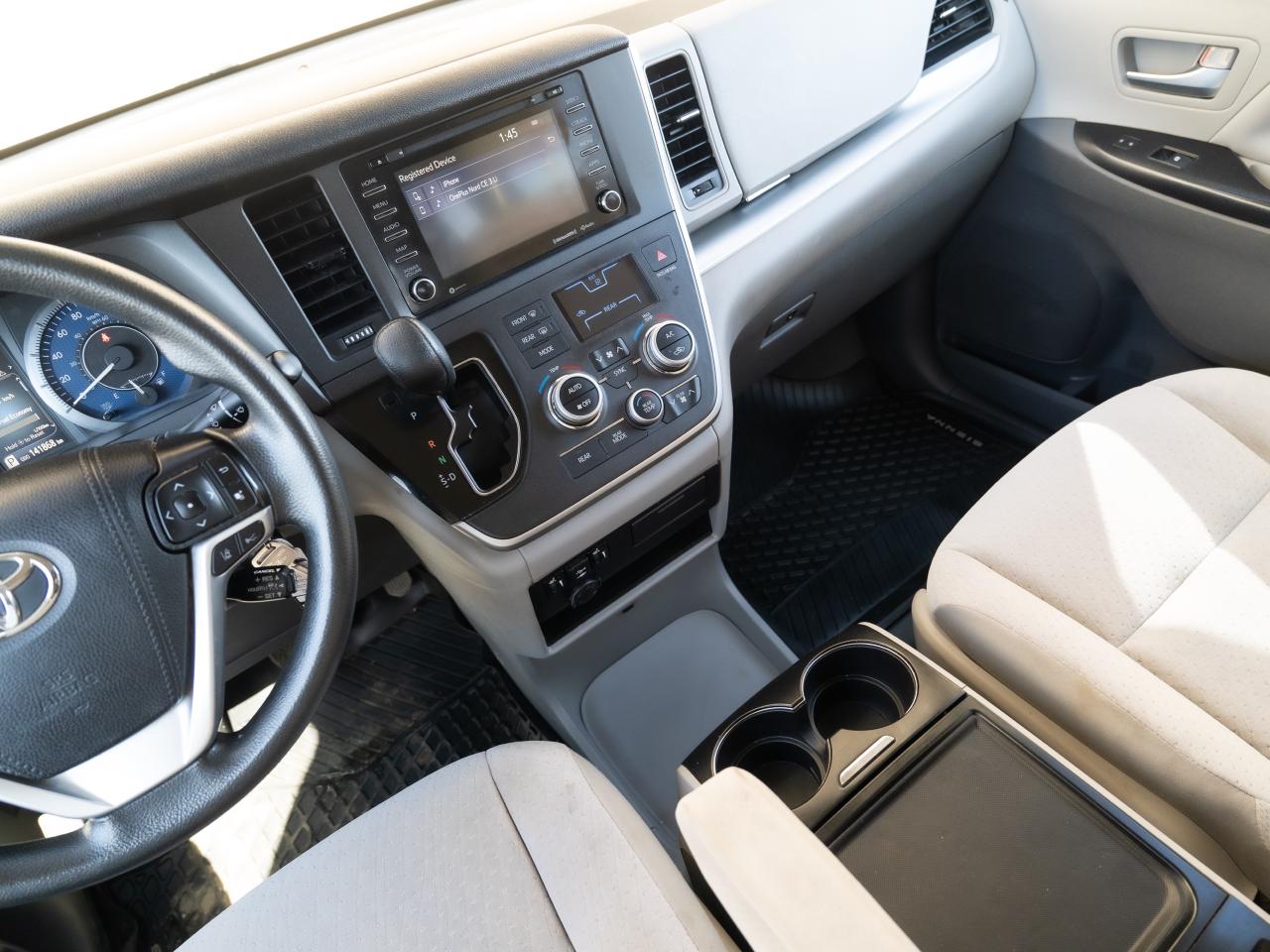 2020 Toyota Sienna LE - Photo #9