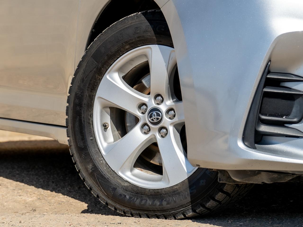 2020 Toyota Sienna LE - Photo #7