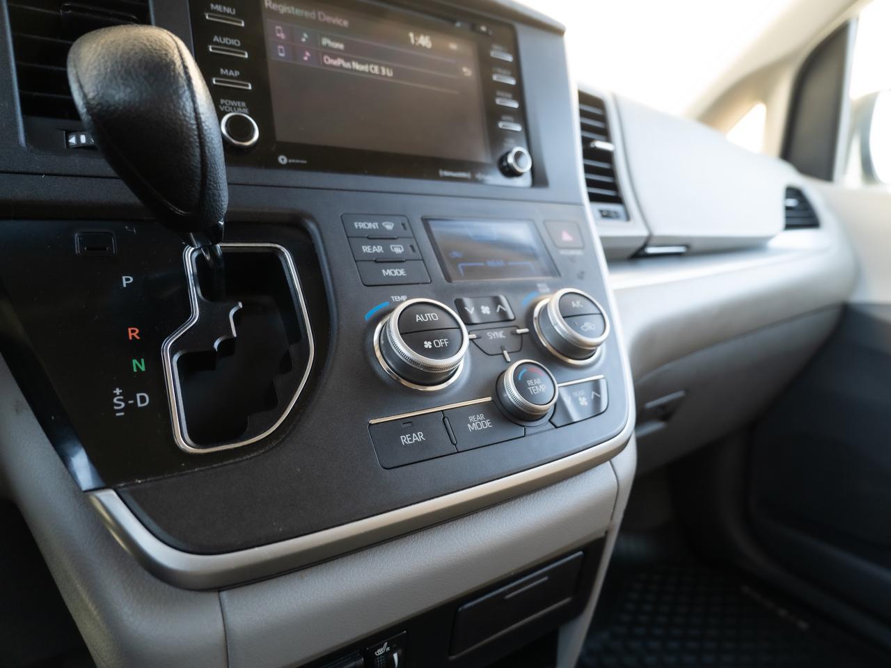 2020 Toyota Sienna LE - Photo #19