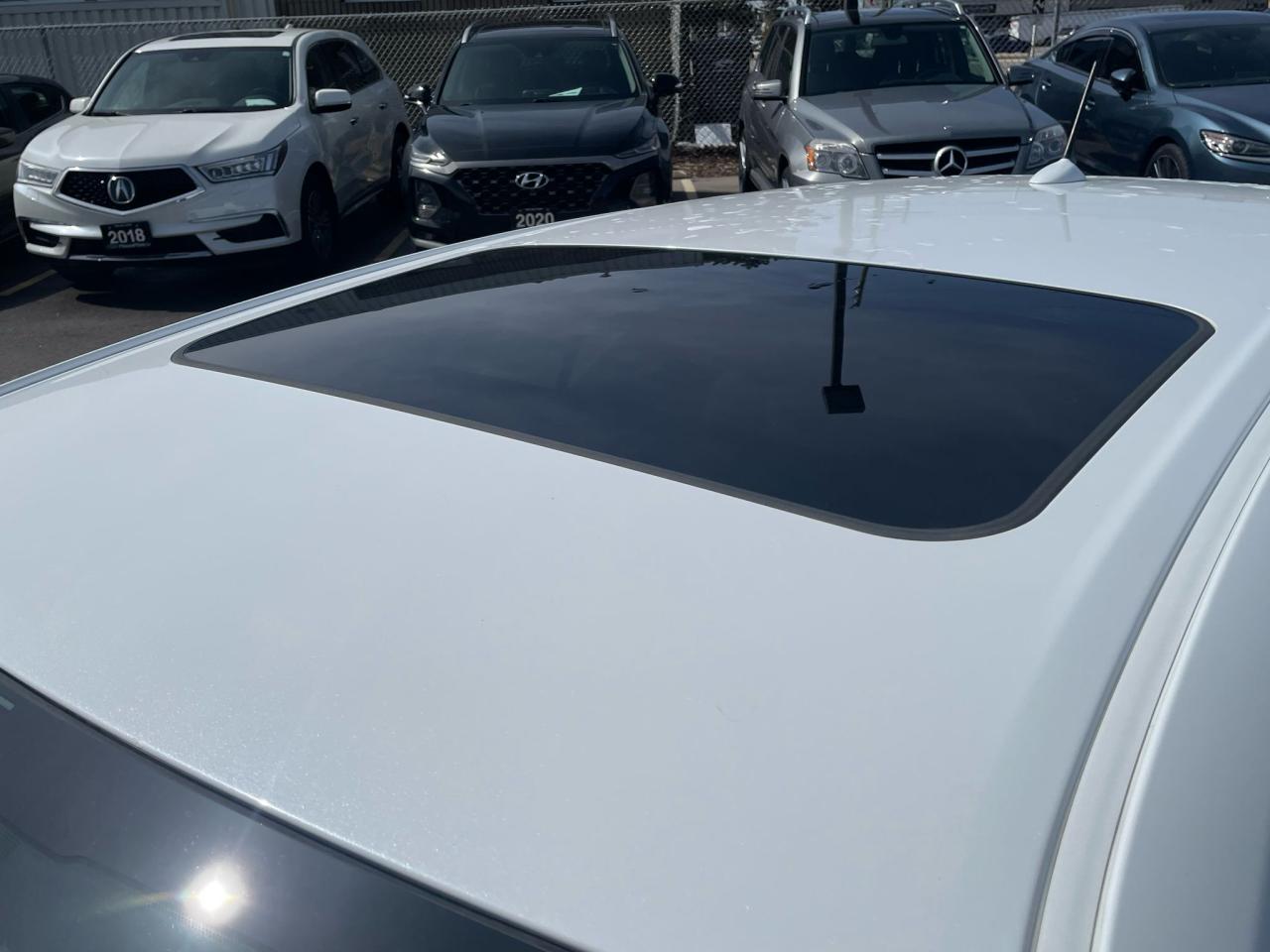 2013 Lexus CT 200h AUTO HYBRID NO ACCIDENT SUNROOF BACKUP CAM H-SEATS - Photo #4