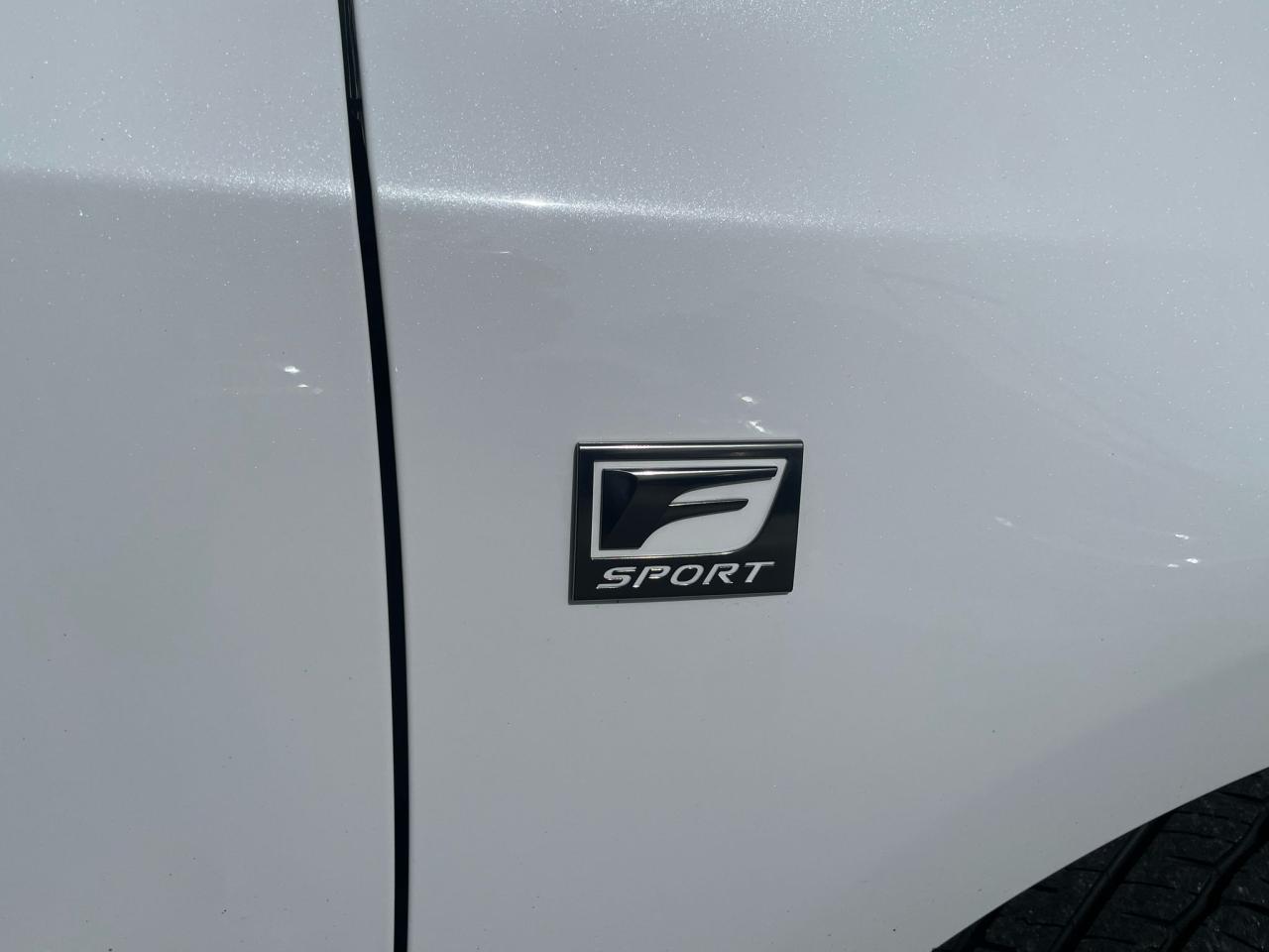 2013 Lexus CT 200h AUTO HYBRID NO ACCIDENT SUNROOF BACKUP CAM H-SEATS - Photo #2